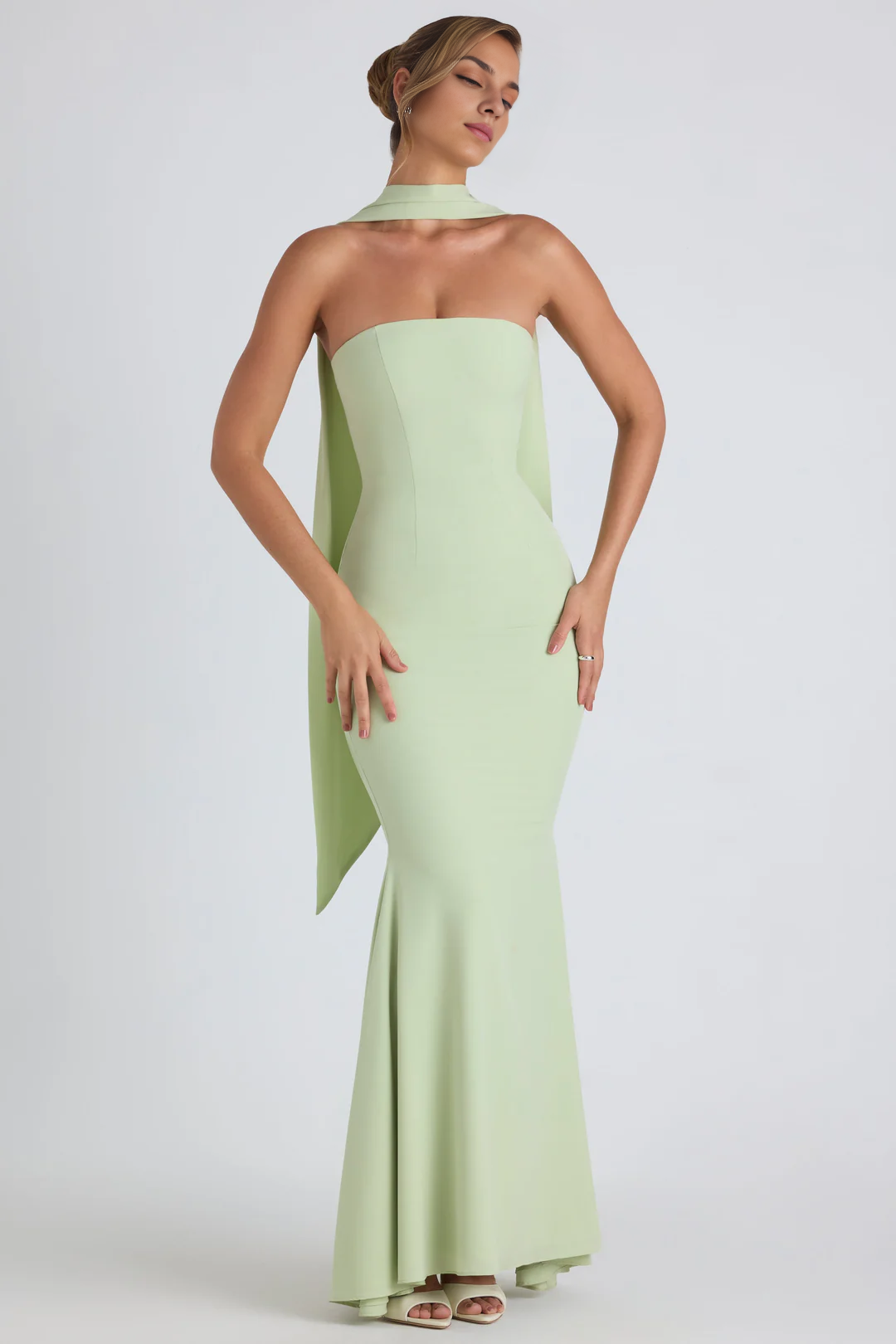 Weitese Dress Elegant Scarf-Detail Solid Color Gown Strapless Mermaid/Trumpet Sleeveless Prom Dress
